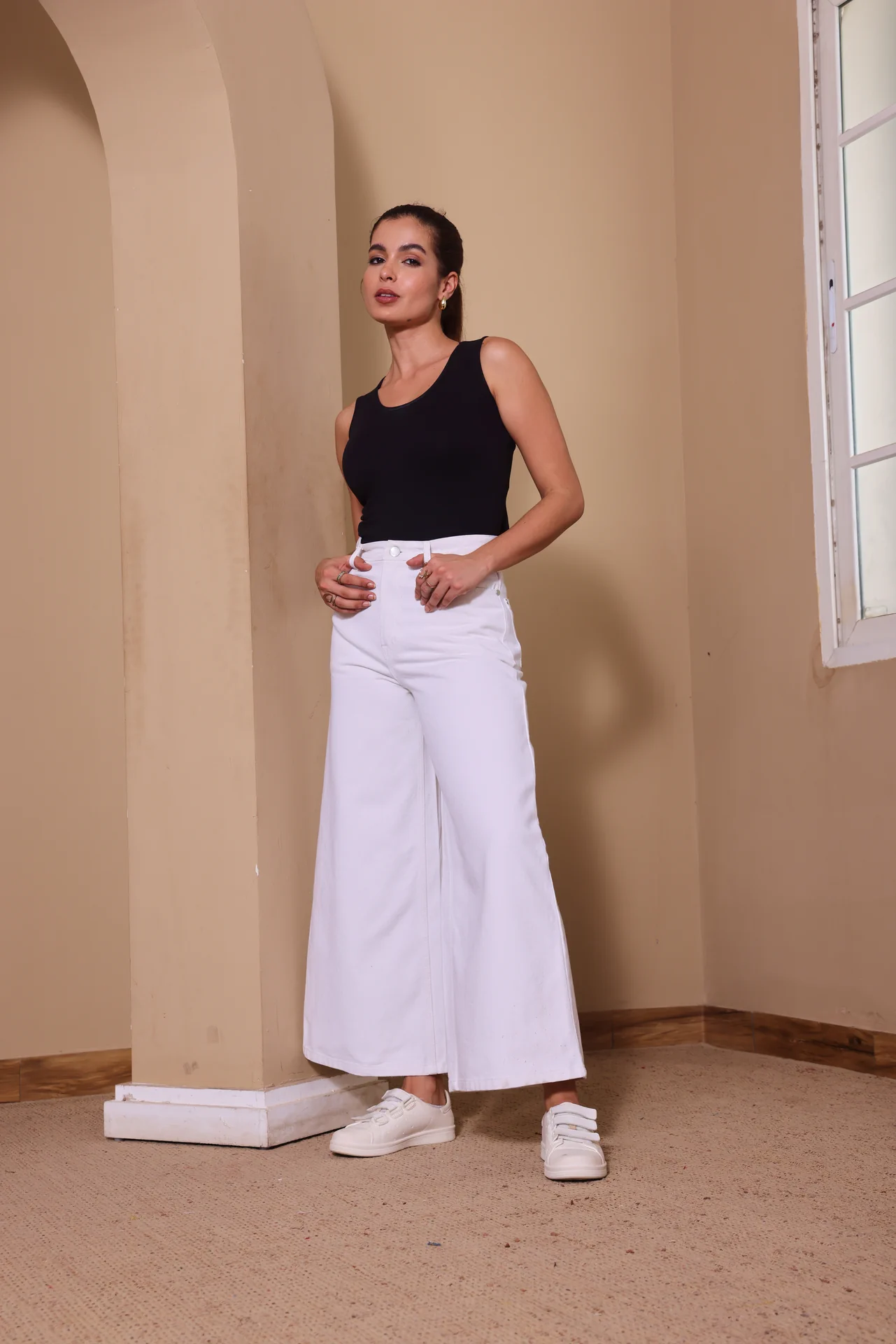 WIDE-LEG JEANS